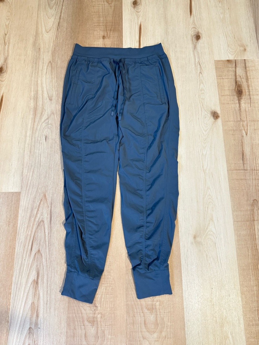 Athleta Women's Attitude Pants Ruched Leg Joggers Gray Stretch SZ 6